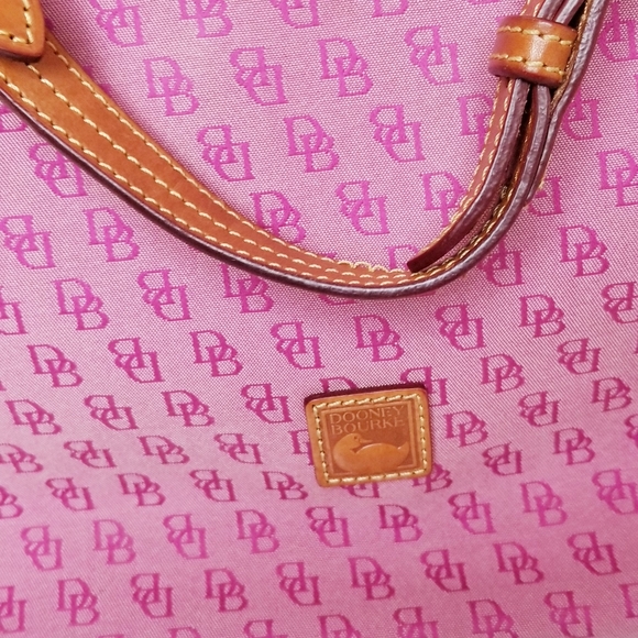 Dooney & Bourke Madison Signature Shoulder bag - Picture 3 of 6